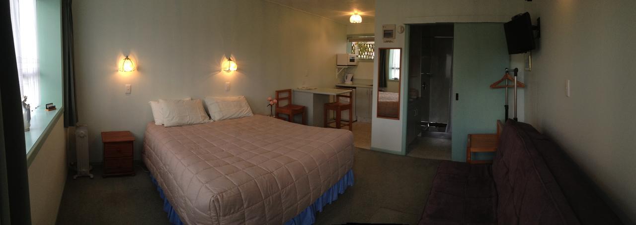 Owaka Lodge Motel Exteriör bild