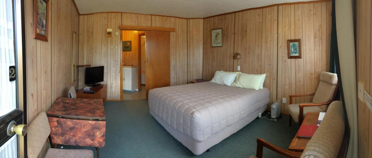 Owaka Lodge Motel Exteriör bild